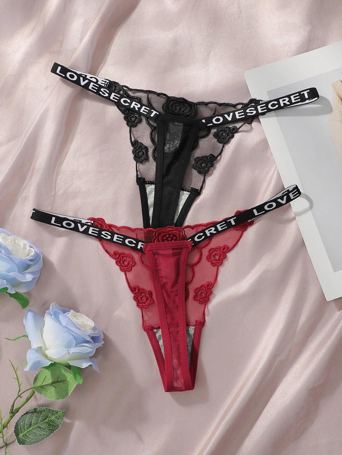Set de 2 Tangas con Encaje Bordado